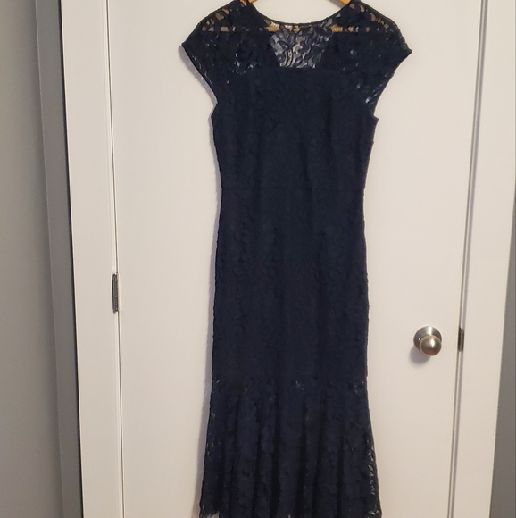 Gorgeous Banana Republic Navy Lace Overlay Midi Dress - Picture 2 of 9